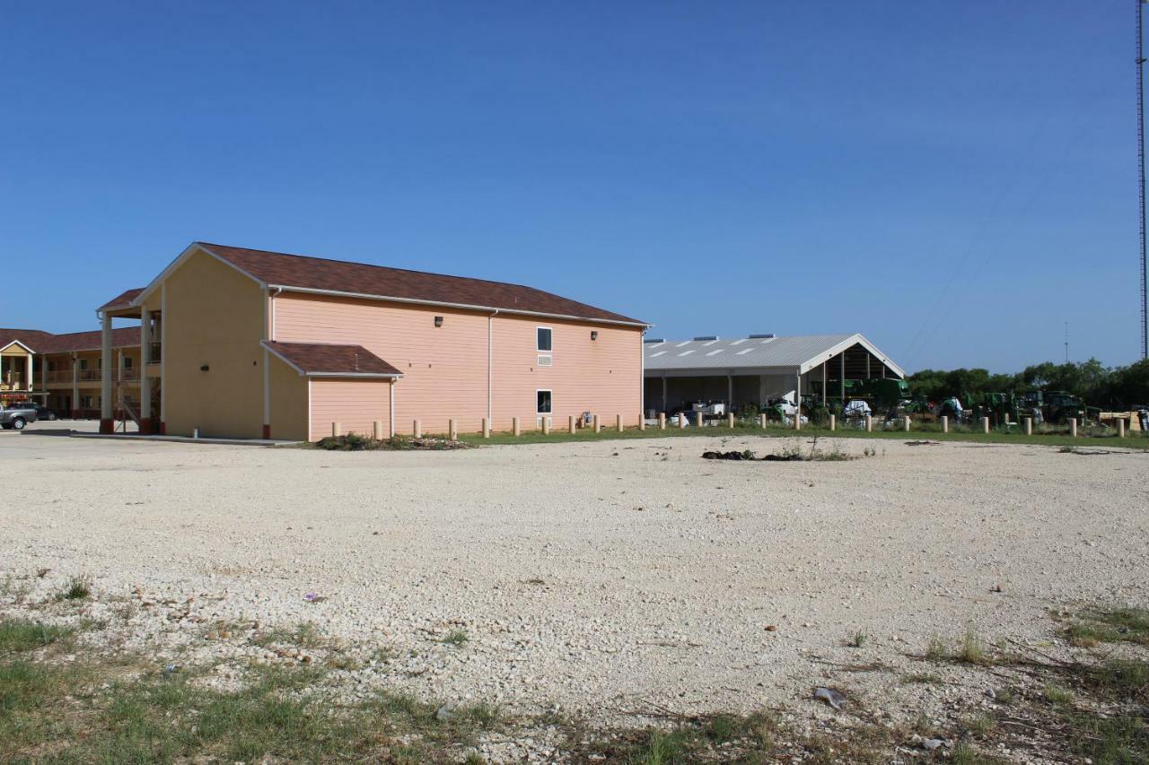 Horizon Inn & Suites Pearsall エクステリア 写真