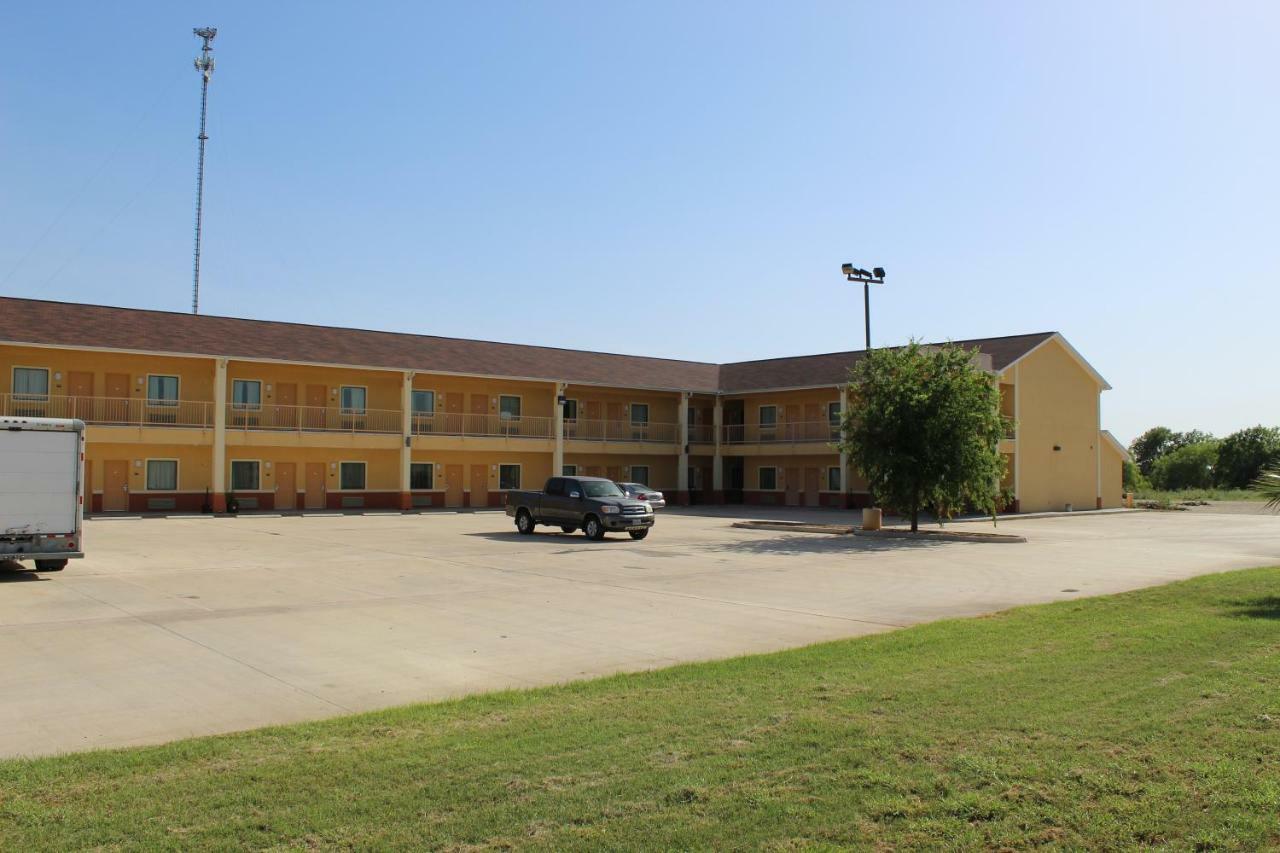 Horizon Inn & Suites Pearsall エクステリア 写真