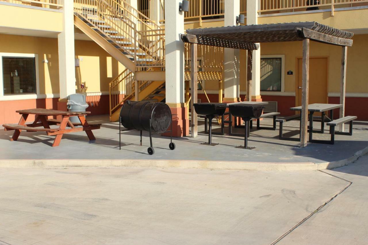 Horizon Inn & Suites Pearsall エクステリア 写真