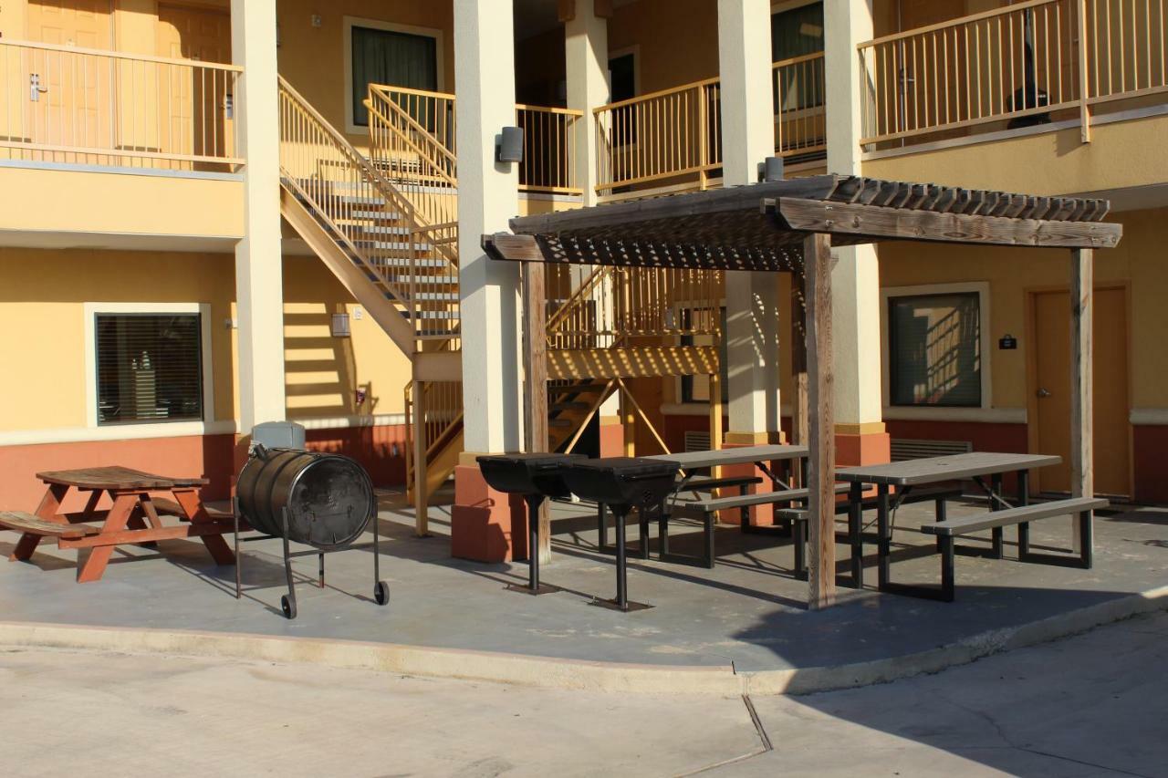 Horizon Inn & Suites Pearsall エクステリア 写真